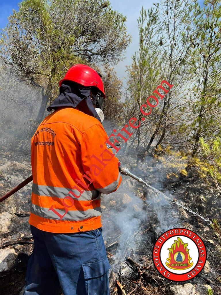 Πυρκαγιά εκδηλώθηκε σε δύσβατη δασική περιοχή στην Περαχώρα, μεταξύ των τοποθεσιών ”Λιούδι” και ”Φουντιάρες”